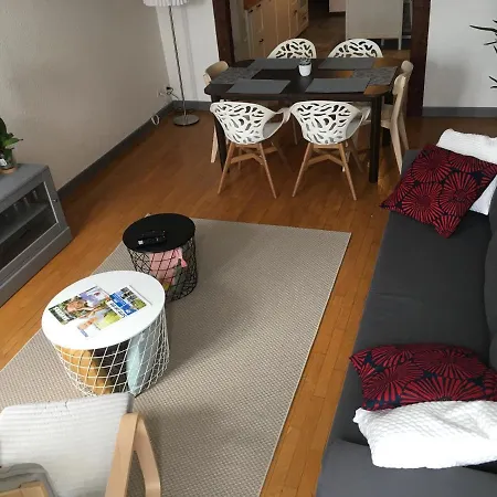 Grands De Charme: Peaceful Garden Retreat In Apartment