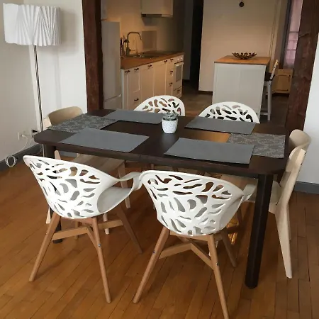 Grands De Charme: Peaceful Garden Retreat In * Arbois